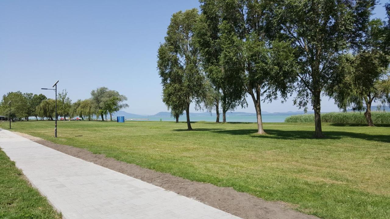 Lelle Resort B21 Balatonlelle Exteriör bild