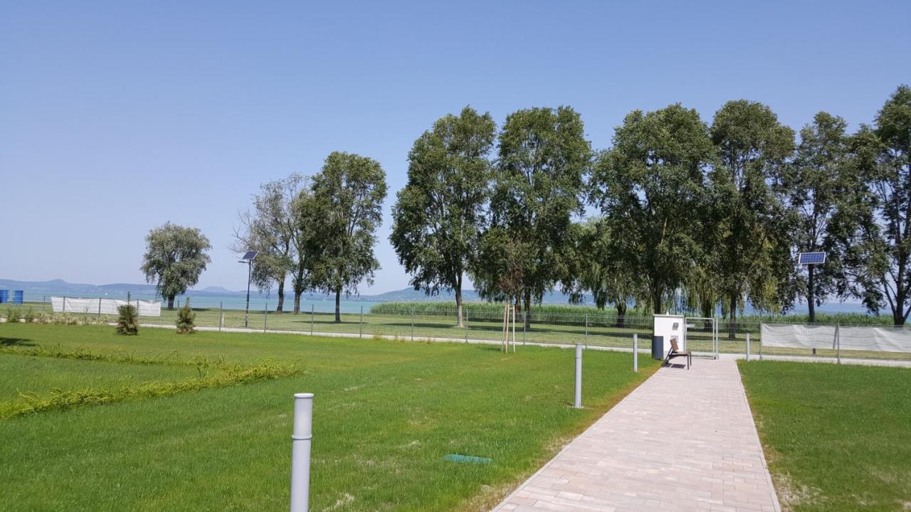 Lelle Resort B21 Balatonlelle Exteriör bild